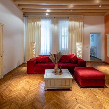Romari Площа Ринок 28 Apartamento Lviv Exterior foto