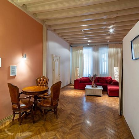 Romari Площа Ринок 28 Apartamento Lviv Exterior foto