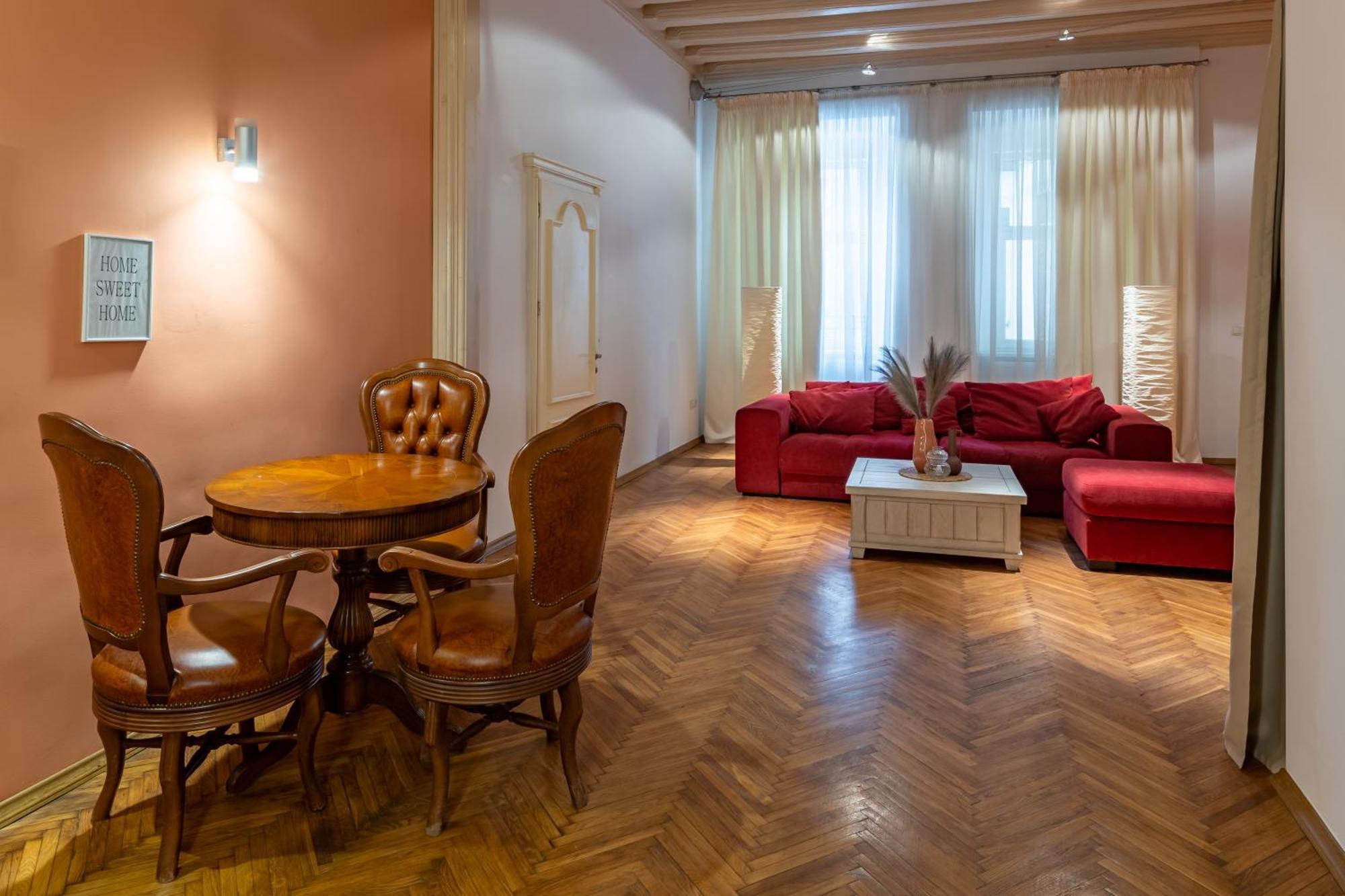 Romari Площа Ринок 28 Apartamento Lviv Exterior foto