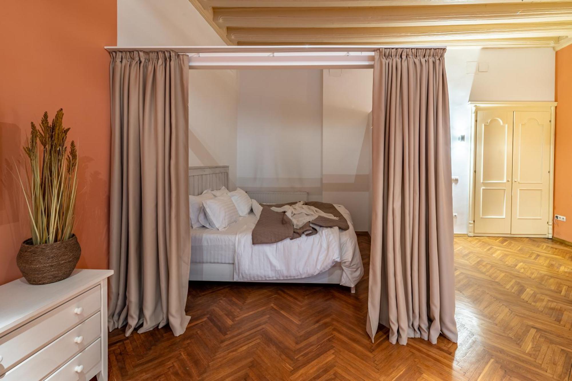 Romari Площа Ринок 28 Apartamento Lviv Exterior foto