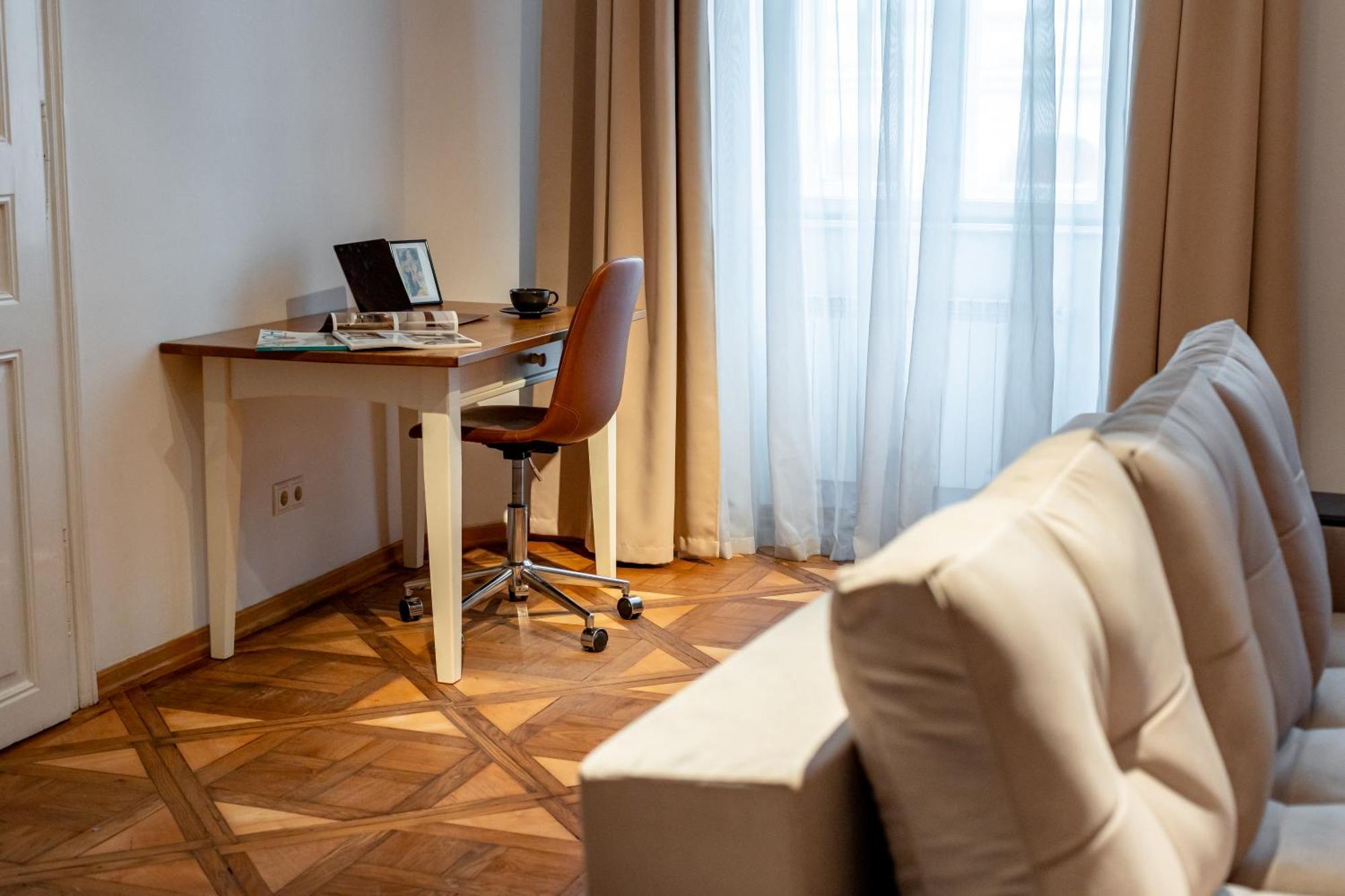 Romari Площа Ринок 28 Apartamento Lviv Exterior foto