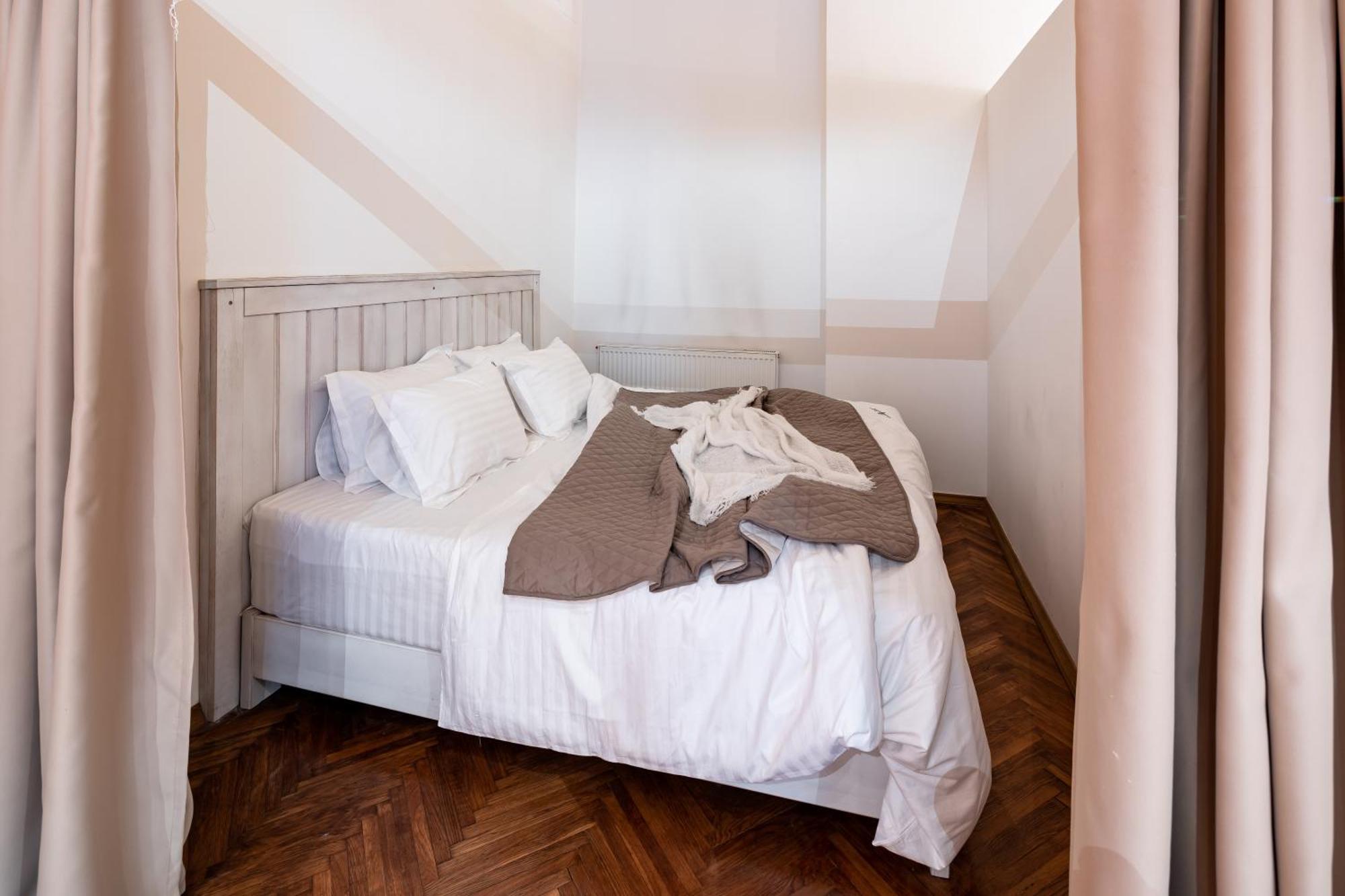 Romari Площа Ринок 28 Apartamento Lviv Exterior foto