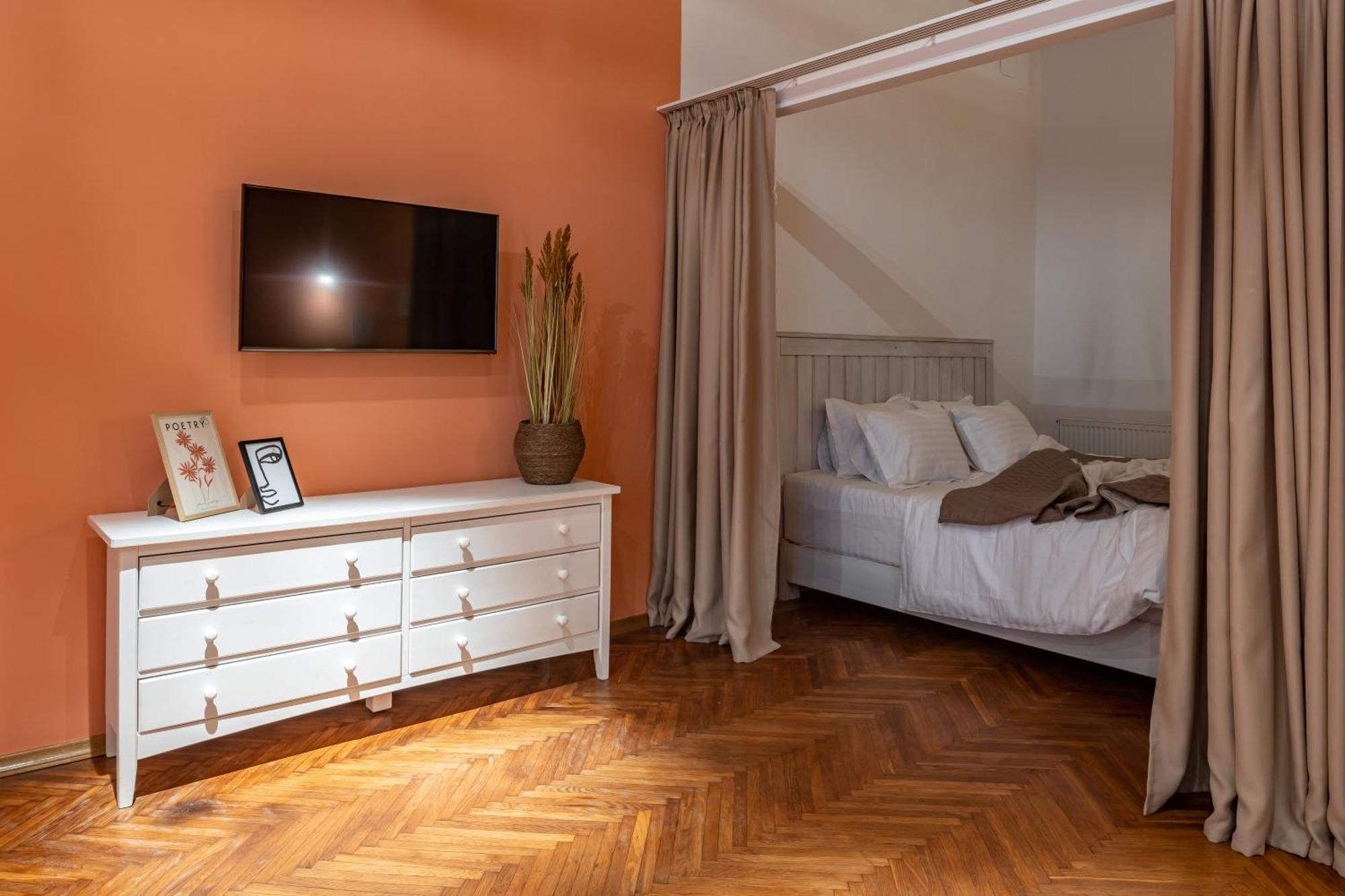 Romari Площа Ринок 28 Apartamento Lviv Exterior foto