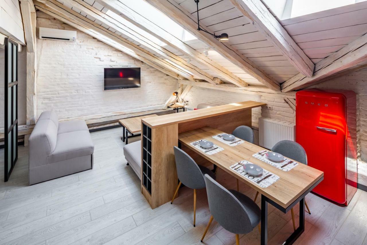 Romari Площа Ринок 28 Apartamento Lviv Exterior foto