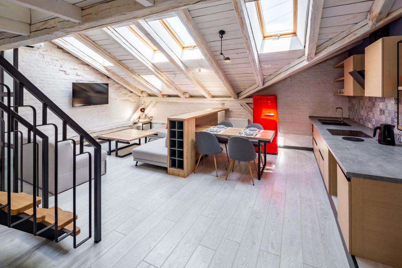 Romari Площа Ринок 28 Apartamento Lviv Exterior foto